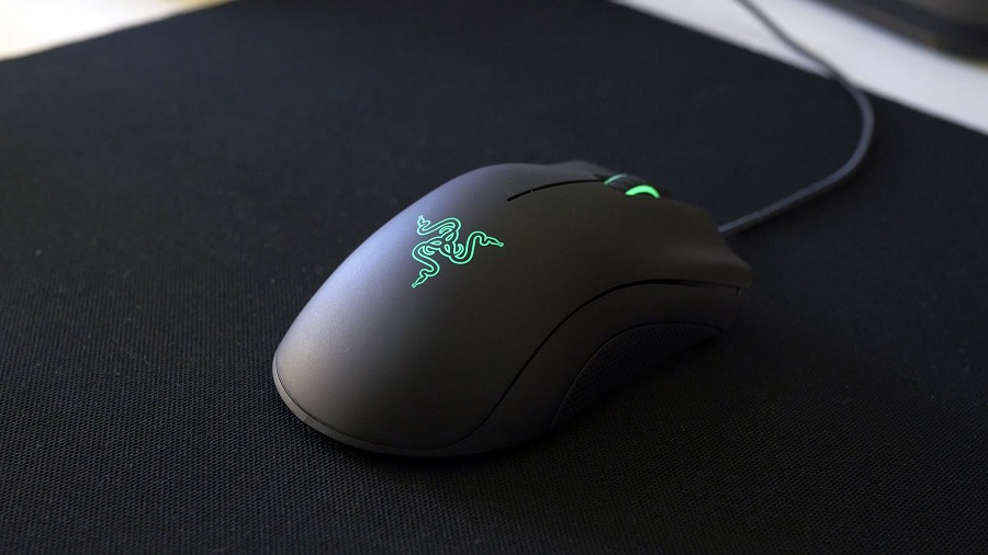 In order to take advantage of the Razer Deathadder Chroma's tracking, you'll want to invest in a gaming mouse pad. You don't need to spend a great deal, and once you've got one, you just need to calibrate it to the Deathadder by following the simple instructions on the Synapse software.